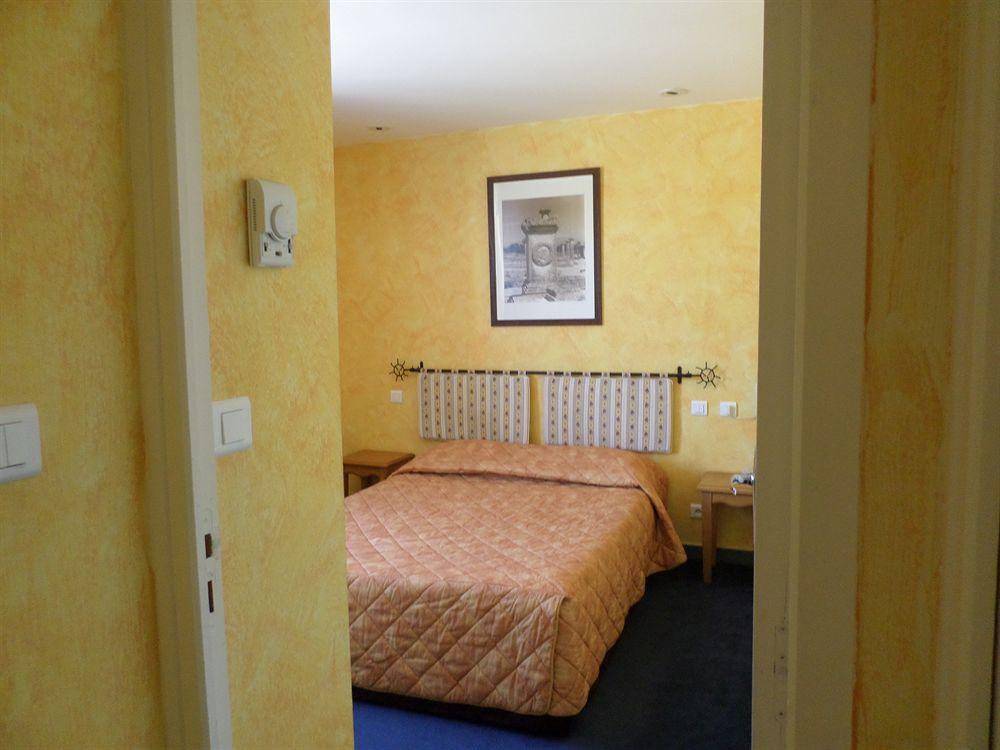 Brit Hotel Acacias Arles Bagian luar foto