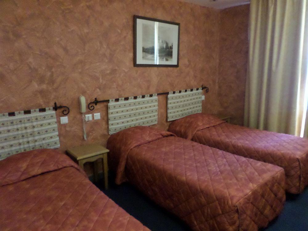 Brit Hotel Acacias Arles Bagian luar foto