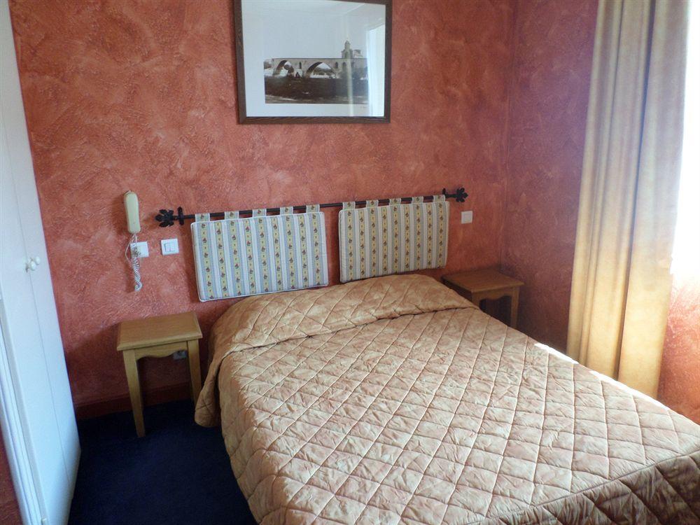 Brit Hotel Acacias Arles Bagian luar foto