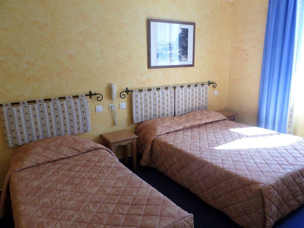 Brit Hotel Acacias Arles Bagian luar foto