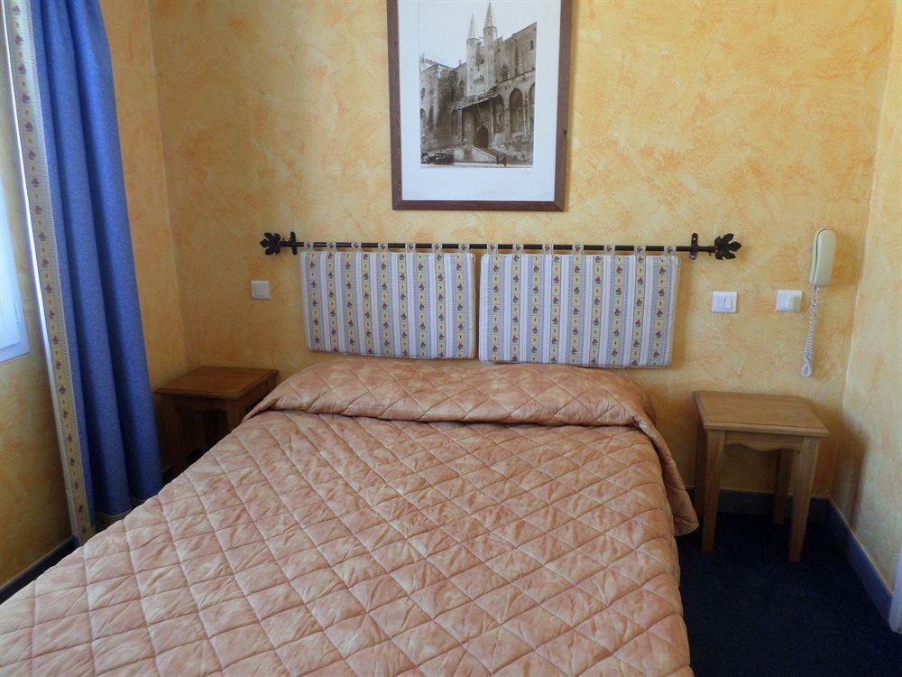 Brit Hotel Acacias Arles Bagian luar foto