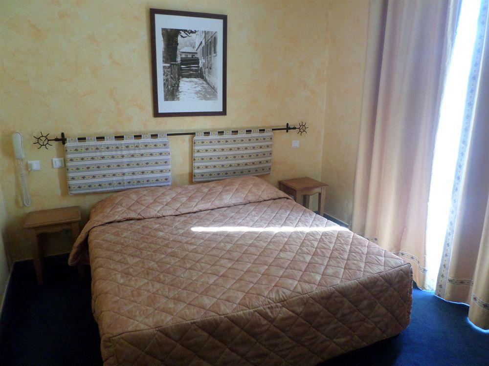 Brit Hotel Acacias Arles Bagian luar foto