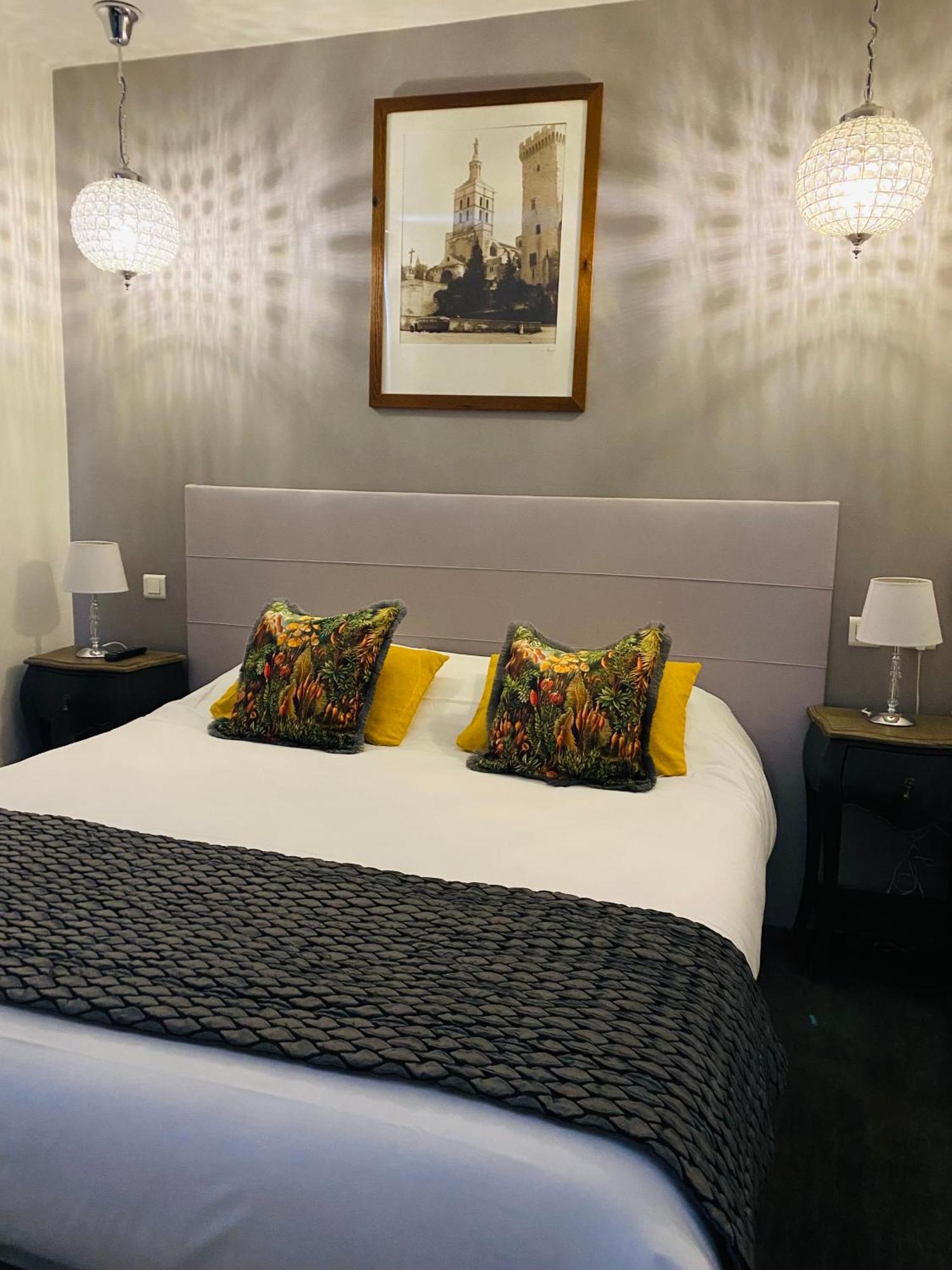 Brit Hotel Acacias Arles Bagian luar foto