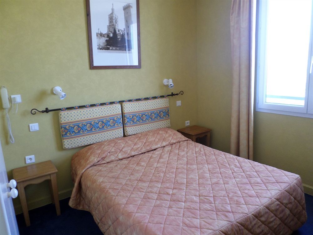 Brit Hotel Acacias Arles Bagian luar foto