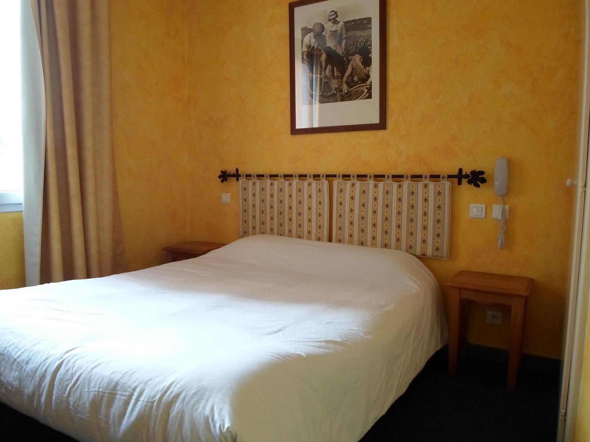 Brit Hotel Acacias Arles Bagian luar foto